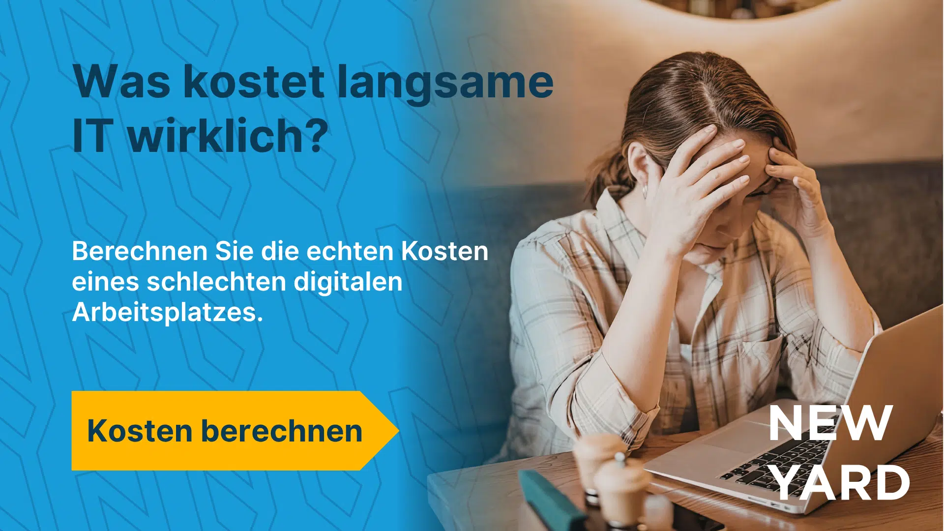 Mitarbeiter hinter Laptop mit Ladebildschirm, symbolisiert verlorene Produktivität durch langsame IT