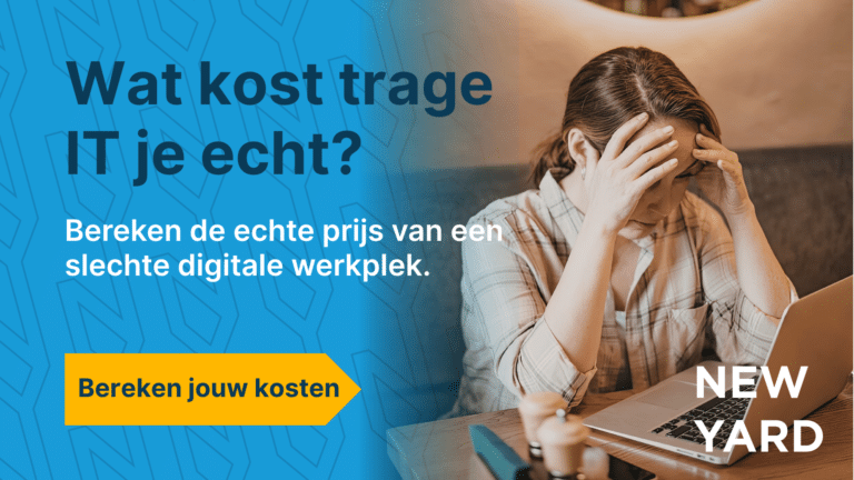 Medewerker achter laptop met laadscherm, symboliseert verloren productiviteit door trage IT