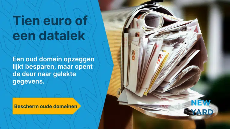 Foto van een verweerde, overvolle brievenbus waar enveloppen uit puilen, met daarover de tekst Tien euro of een datalek, een ondertitel die uitlegt dat een oud domein opzeggen lijkt te besparen maar de deur opent naar gelekte gegevens, en de knop Bescherm oude domeinen, met het New Yard logo.