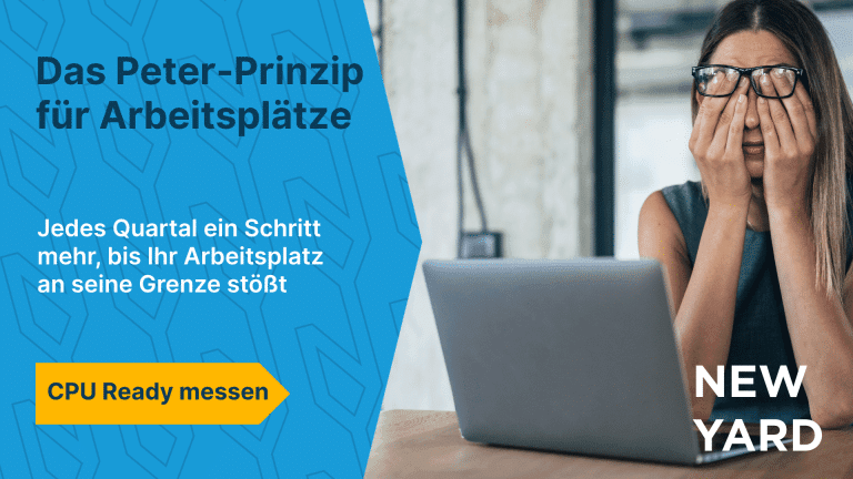 Das Peter-Prinzip am Arbeitsplatz Eine Frau hinter einem Laptop, die sich müde die Augen reibt, neben einer blauen Fläche mit dem Titel „Das Peter-Prinzip für Arbeitsplätze“ und dem New-Yard-Logo.